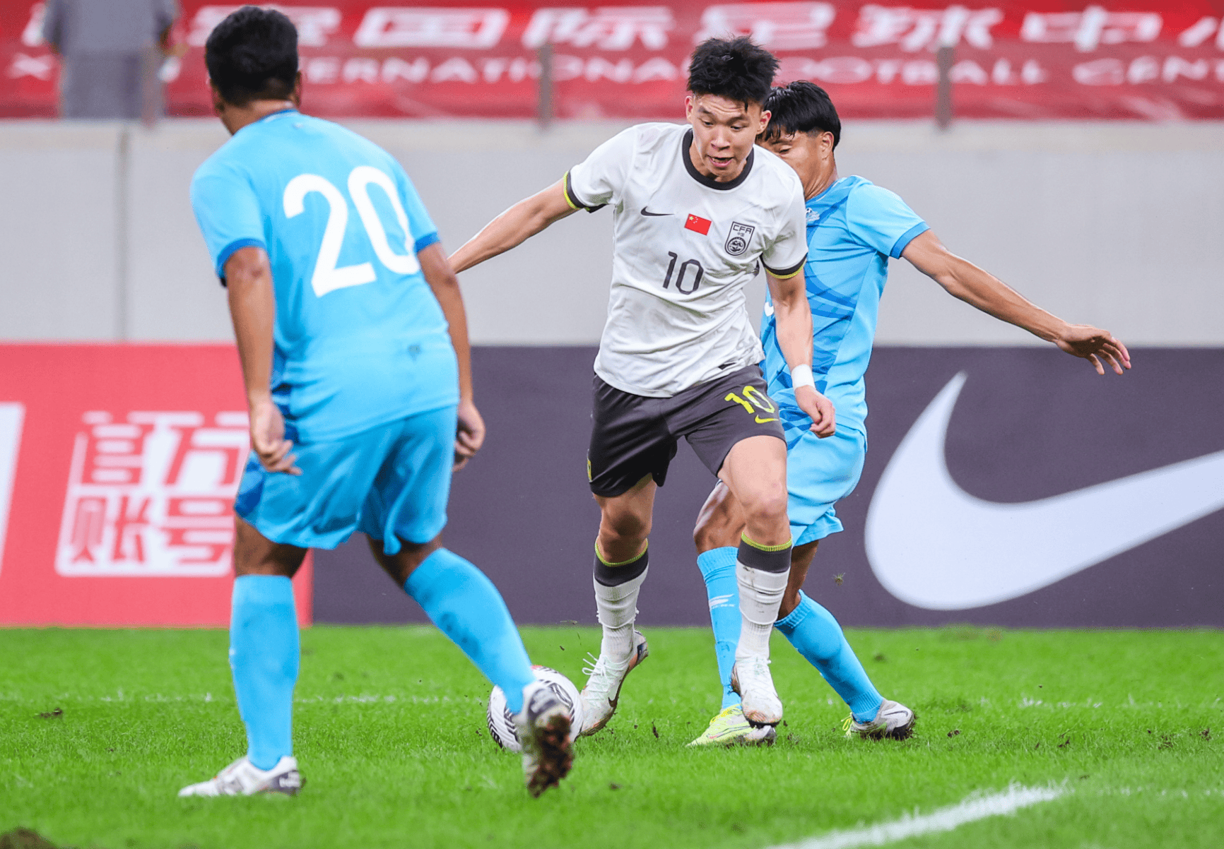 包含意甲今晨再迎强敌;布莱顿遗憾出局;主帅态度:球迷炸锅;赛程密集仍需轮换的词条 包含意甲今晨再迎强敌;布莱顿遗憾出局;主帅态度:球迷炸锅;赛程密集仍需轮换的词条